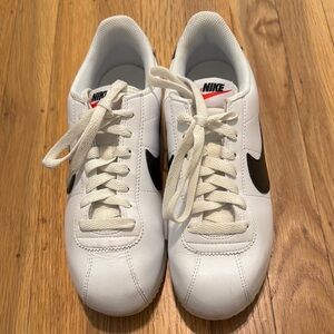 Nike women’s Cortez leather shoes in white and blue size 7.5